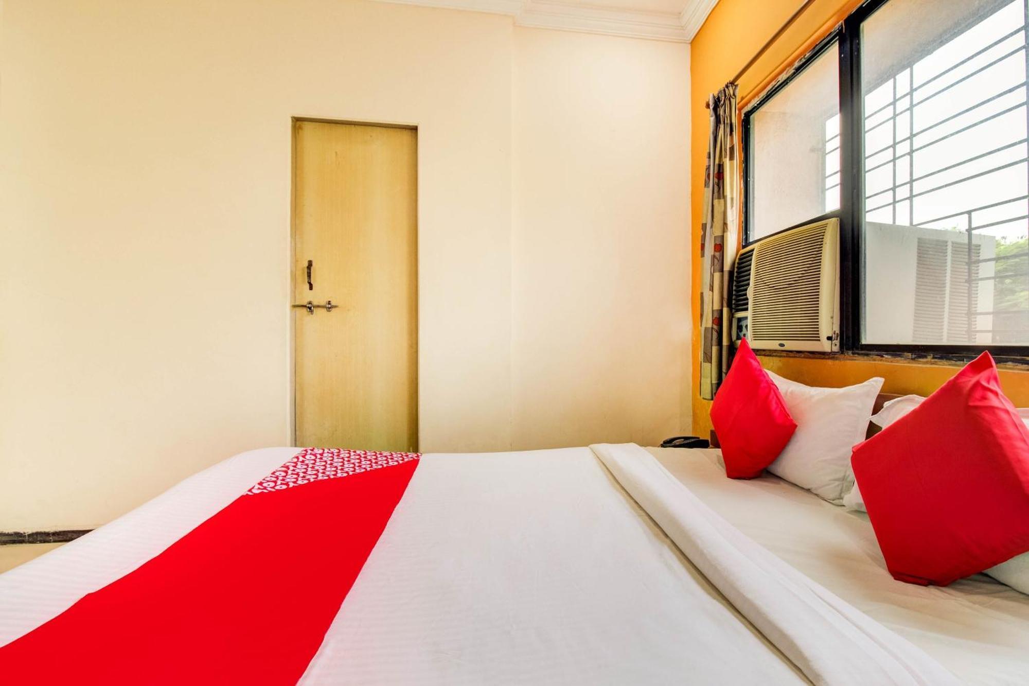 โอโย 76714 โฮเทล ศรีชัย พาเลซ Hotel นาสิก ภายนอก รูปภาพ