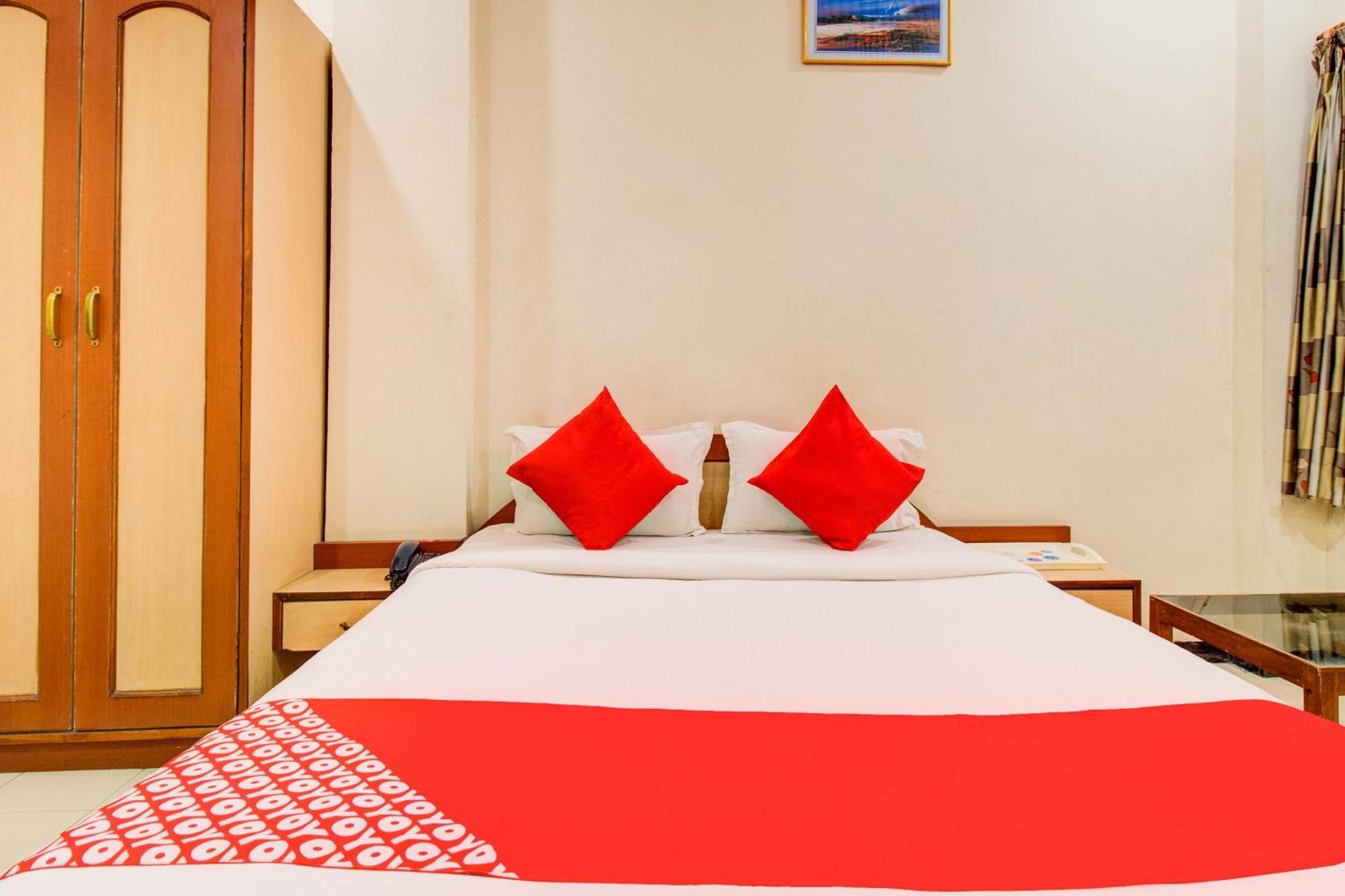 โอโย 76714 โฮเทล ศรีชัย พาเลซ Hotel นาสิก ภายนอก รูปภาพ