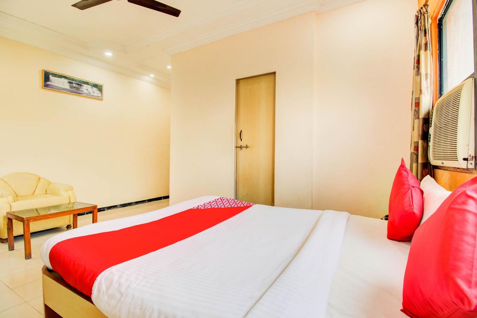 โอโย 76714 โฮเทล ศรีชัย พาเลซ Hotel นาสิก ภายนอก รูปภาพ